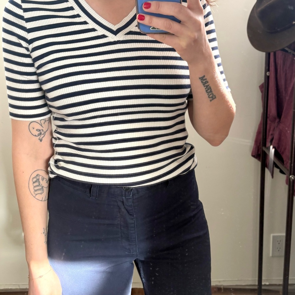 Striped V-Neck Ribbed Top - Picture 8 of 9